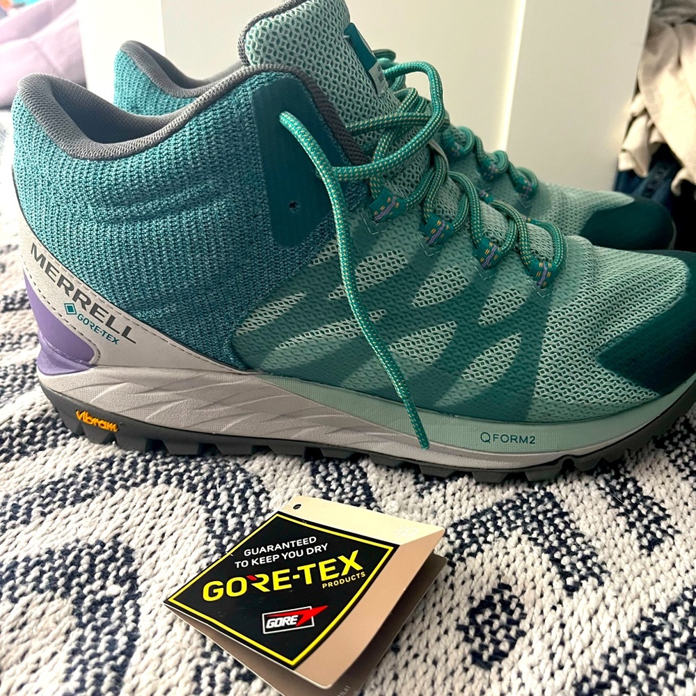 Brand New Merrell Antora 2 Mid Gortex